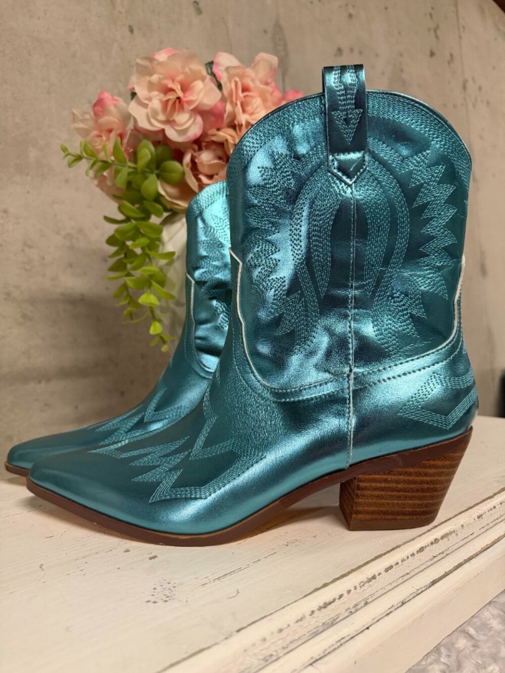 NWT Cushionaire Iridescent Blue Western Boots / Booties Size 9
